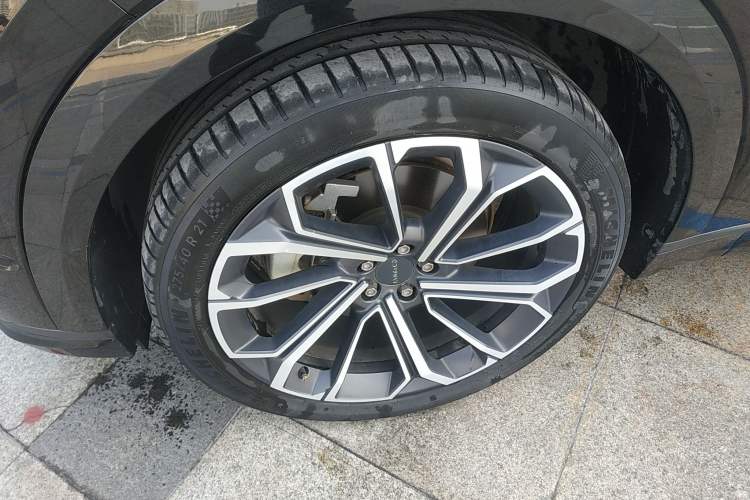 Used Lynk & Co 09 2021 2.0T Halo Six-Seater
