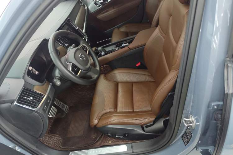 Used Volvo V90 2022 Cross Country B5 AWD Prestige Edition
