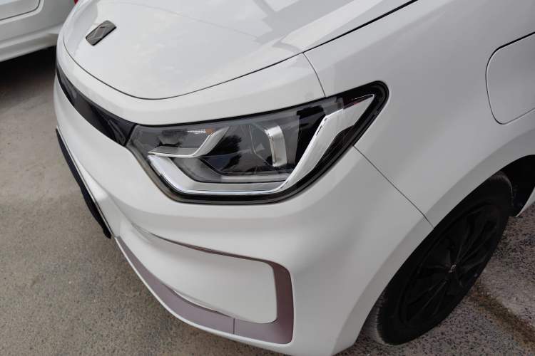 Used SOL E10X 2021 302 km Range Fashion Edition 30.2 kWh
