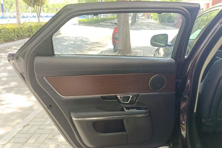 Used Jaguar XJ 2016 XJL 2.0T Two-Wheel-Drive Elegant Business Edition
