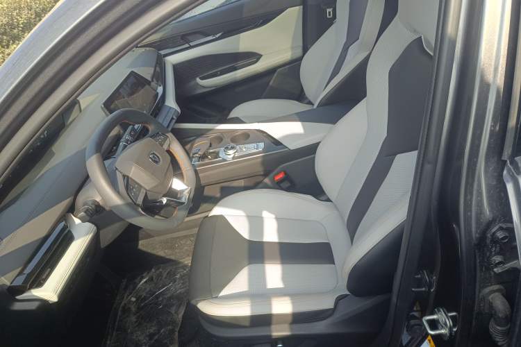 Used Changan UNI-V iDD 2024 Blue Whale Smart Electric iDD 136km ZhiKu Model
