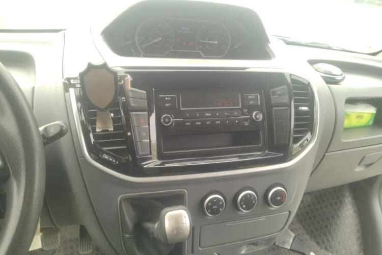 Used SAIC MAXUS Xintu V80 2021 2.0T Manual Classic Aoyuntong Short Wheelbase Ultra-Low Roof 5/6-Seater