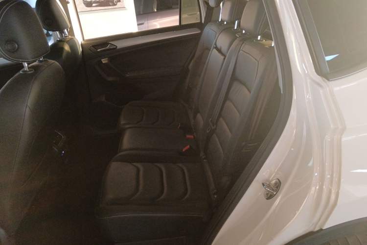 Used Volkswagen Tiguan L 2020 330TSI Automatic Two-Wheel Drive Smart Luxury Edition China VI Standard
