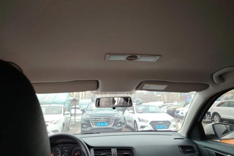 Used Volkswagen Gran Lavida 2013 1.6L Automatic Fashion Model
