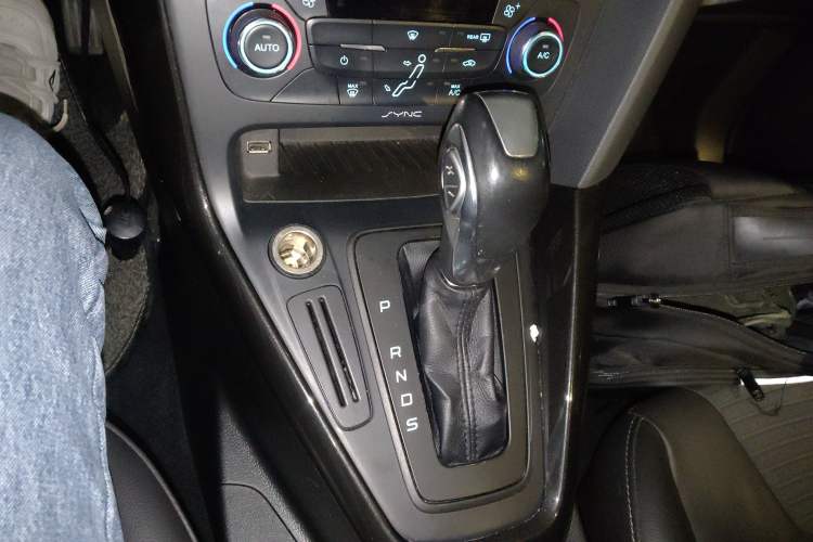 Used Ford Focus 2015 Hatchback 1.6L Automatic Fashion Edition