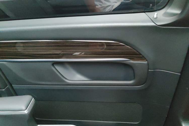 Used Mercedes-Benz V-Class 2017 V 260 Avantgarde Edition
