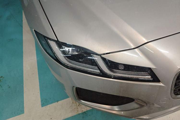 Used Jaguar XFL 2025 Model—2.0T P250, Two-Wheel Drive, Premium Luxury Edition