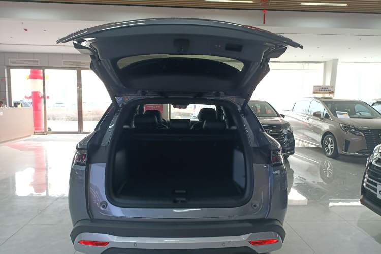 Used BYD Song L DM-i 2025 Intelligent Driving Version 112 km Beyond-Range Type