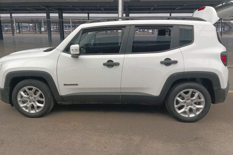 Used  Renegade 2018 Connected Large Screen Version 180T Automatic High-Energy Edition
