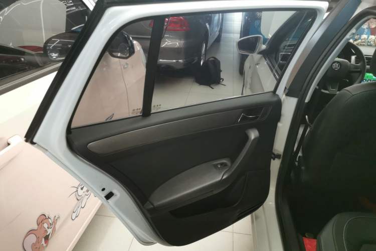 Used Skoda Rapid Spaceback 2016 Revised 1.6L Automatic Chuanxing Version
