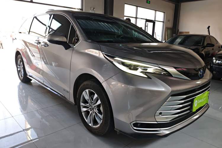 Used Toyota Sienna 2021 2.5L Hybrid Platinum Edition
