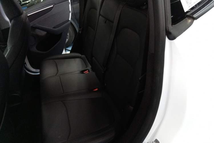 Used Tesla Model Y 2025 Rear-Wheel-Drive Version
