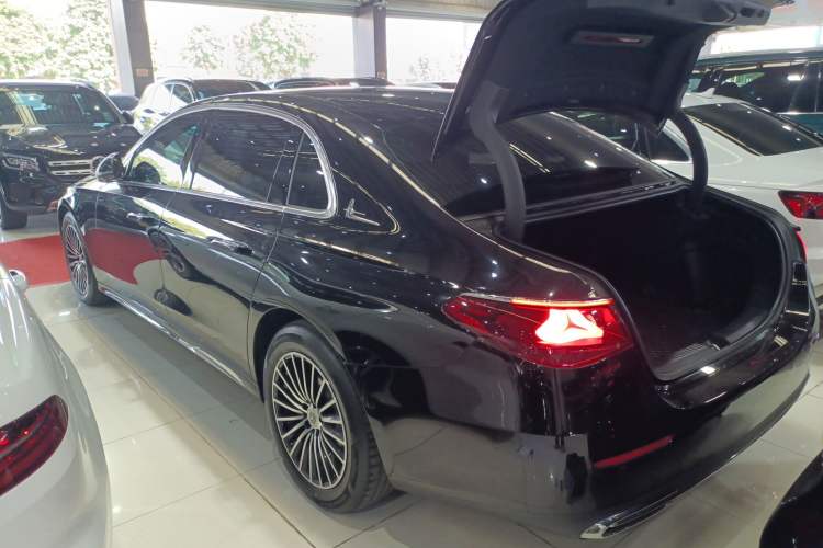 Used Mercedes-Benz E-Class 2025 E 260 L
