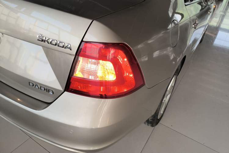 Used Skoda Rapid 2013 1.6L Automatic Smart Selection Model
