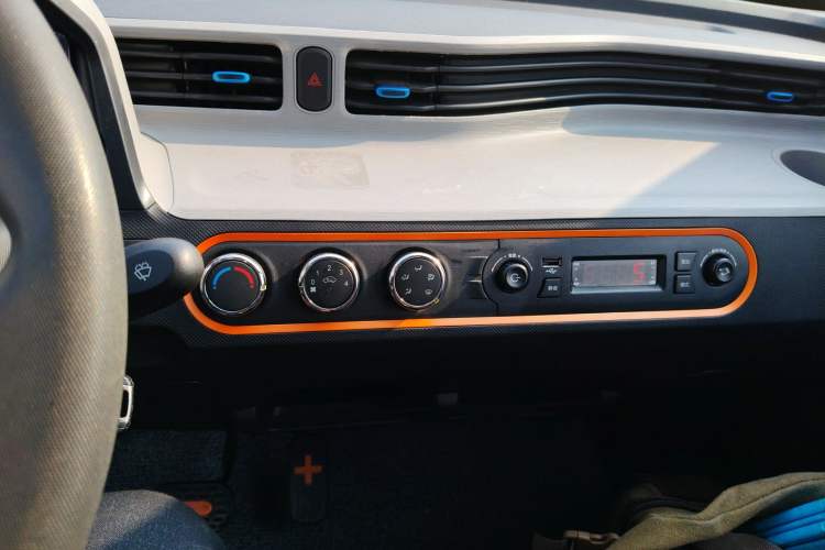 Used Wuling Hongguang MINIEV 2022 Easy Version Lithium Iron Phosphate
