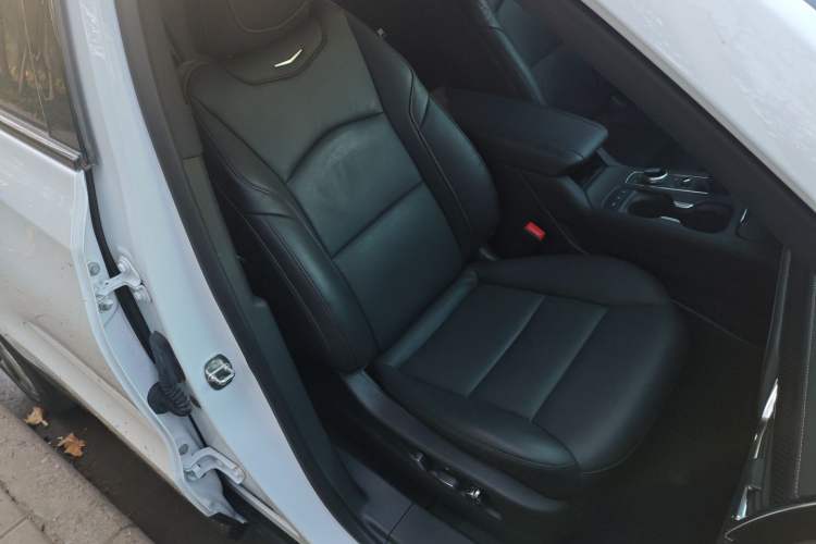 Used Cadillac XT4 2022 28T Four-Wheel Drive Platinum Edition
