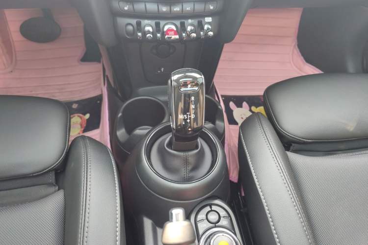 Used  MINI 2021 1.5T COOPER Classic Edition Five-Door Version
