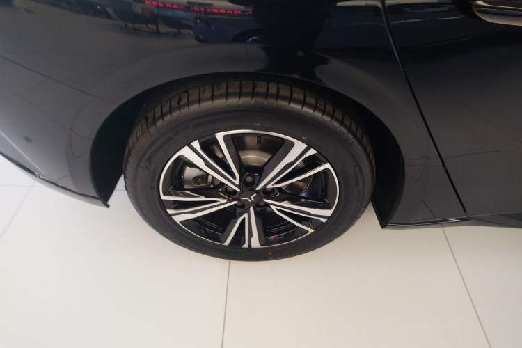 Used Hongqi EH7 2025 600 Smart Selection Edition
