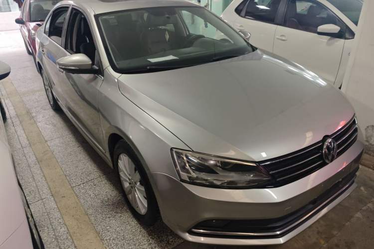 Used Volkswagen Sagitar 2015 1.6L Manual Comfort Model