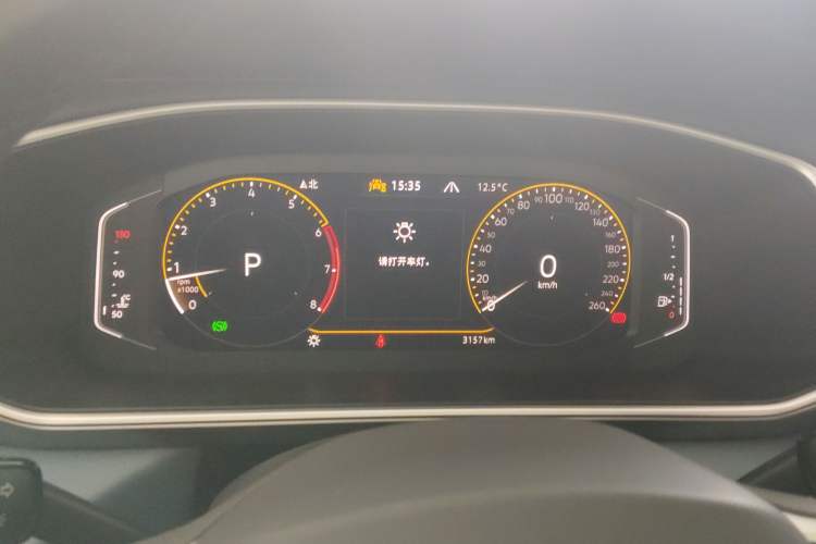 Used Volkswagen Tharu 2023 300TSI Two-Wheel-Drive Moon Luxury Edition
