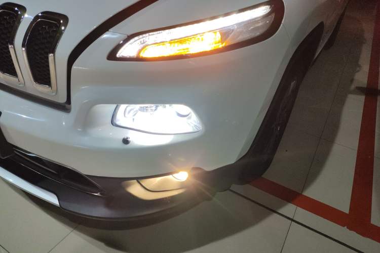 Used  Cherokee 2020 2.0L Two-Wheel Drive Classic Sports Edition
