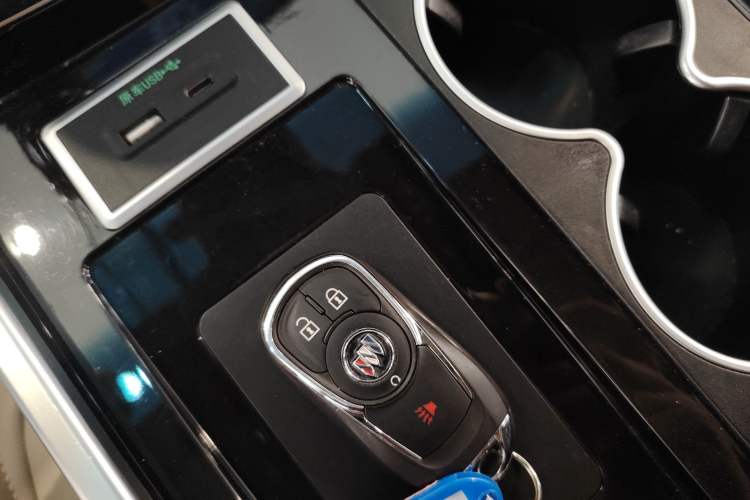 Used Buick GL8 2022 Land Cruiser Executive Class 652T Comfort Model
