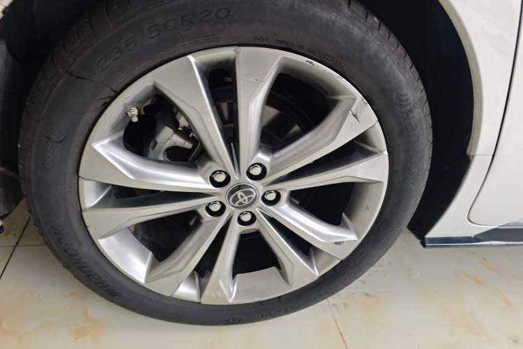 Used Toyota Sienna 2023 2.5L Hybrid Deluxe Edition
