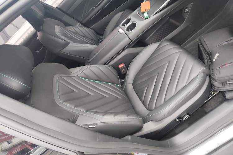 Used  SL03 2023 200Max Range-Extended Version
