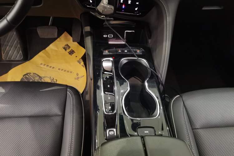 Used Buick Envision 2022 Facelift Encore S 652T Two-Wheel-Drive Luxury Model
