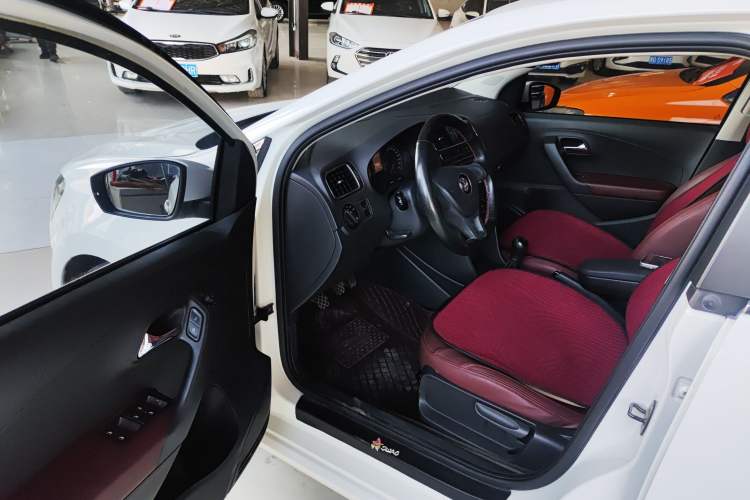 Used Volkswagen Polo 2014 1.4L Manual Comfort Edition
