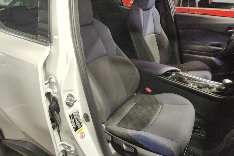 Used Toyota C-HR 2018 2.0L Coolway Leading Edition China V Standard
