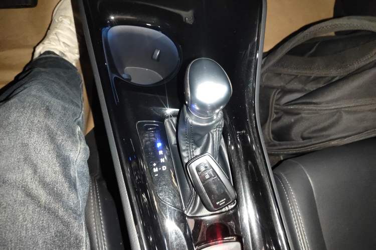 Used Toyota IZOA 2020 2.0L Yichi Version
