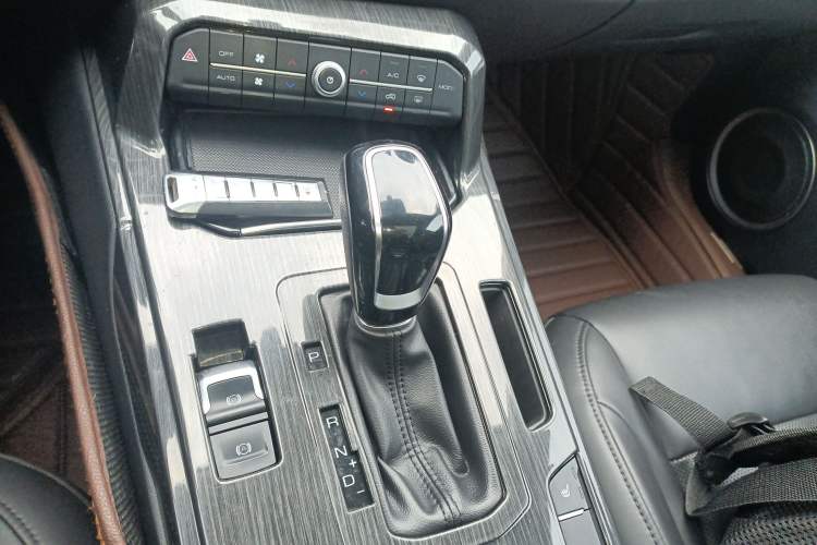 Used Wey VV7 2017 2.0T Ultra-Luxury Version
