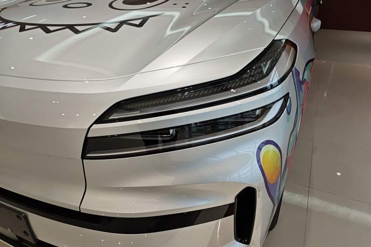 Used ONVO Luxeed L90 2025 Model—Ultra Six-Seater Version
