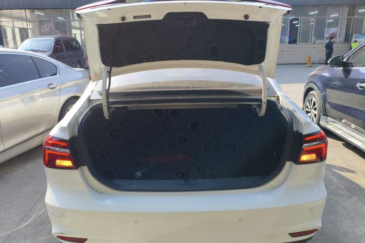 Used Roewe i6 2020 PLUS 1.6L CVT 4G Connected Glory Flagship Edition