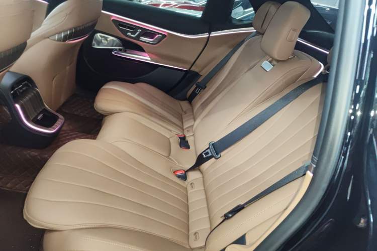 Used Mercedes-Benz E-Class 2024 Facelift E 300 L Luxury Edition
