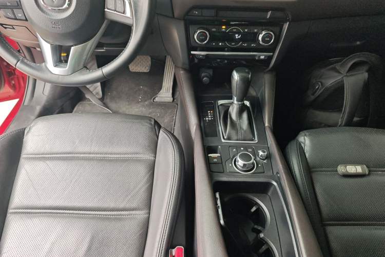 Used Mazda Atenza 2017 2.0L Blue Sky Luxury Edition
