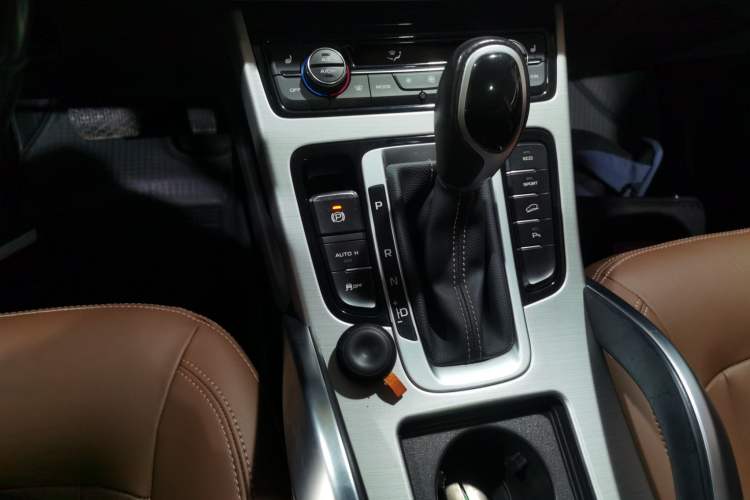 Used Geely Auto Emgrand X7 Sport 2016 1.8TD Automatic ZhiZun Version
