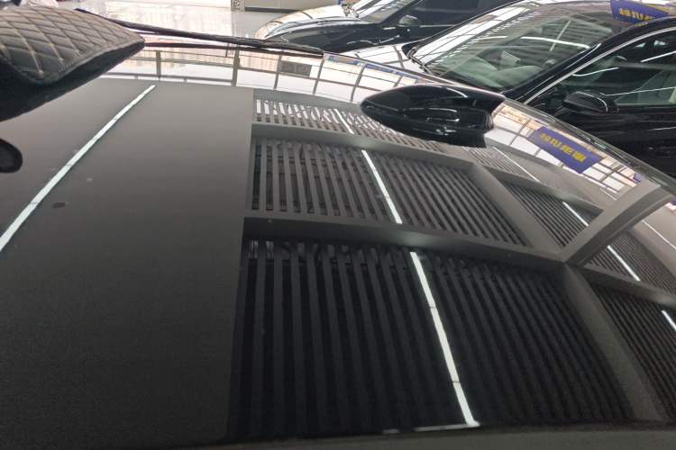 Used Hongqi E-QM5 2022 431 km Charge & Enjoy Edition
