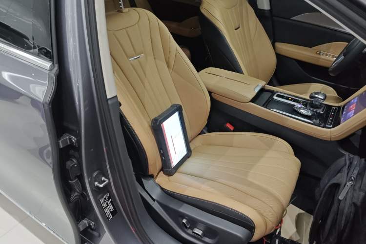 Used Hongqi H5 2023 1.5T DCT Smart Connect Flagship Edition
