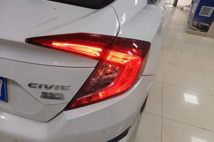 Used Honda Civic 2016 220TURBO CVT Luxury Edition
