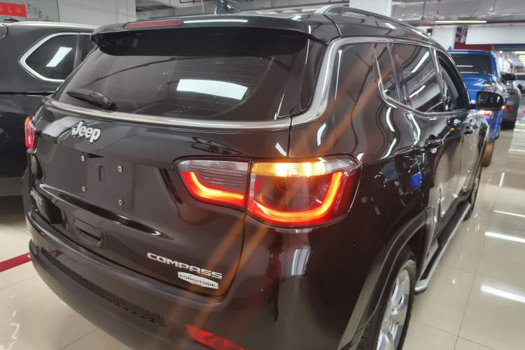 Used  Compass 2019 220T Automatic Family Edition
