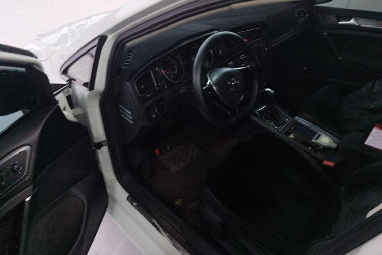 Used Volkswagen Golf 2017 230TSI Automatic Comfort Edition – Celebrating Milestone of One Million Units
