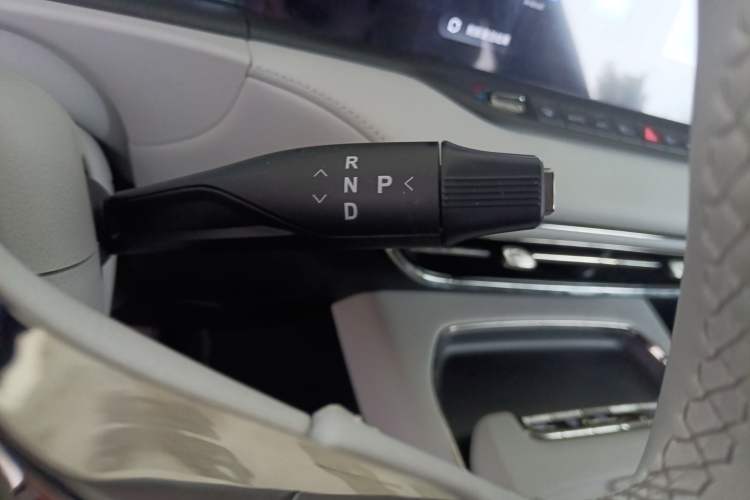 Used VOYAH FREE 2025 318 318 km Rear-Drive Touring Edition