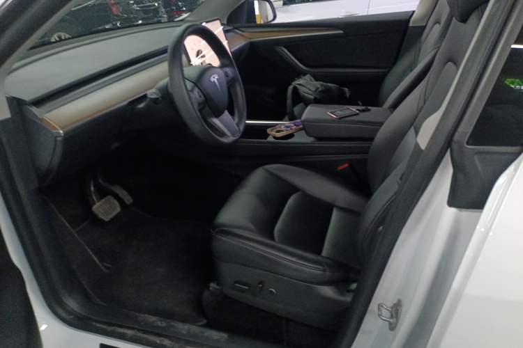 Used Tesla Model Y 2021 Long-Range All-Wheel-Drive Version
