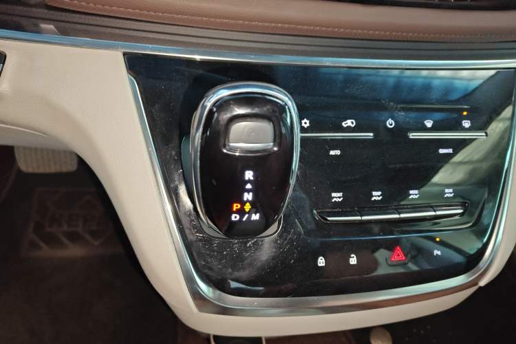 Used Buick GL8 2023 Land Executive Class Comfort Model