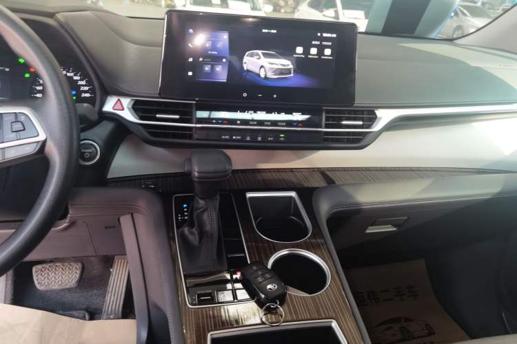 Used Toyota Sienna 2024 2.5L Hybrid Comfort Edition
