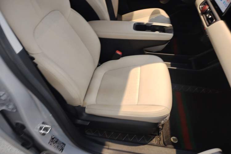 Used Wuling Bingo PLUS 2024 330 km Range Five-Seater Version
