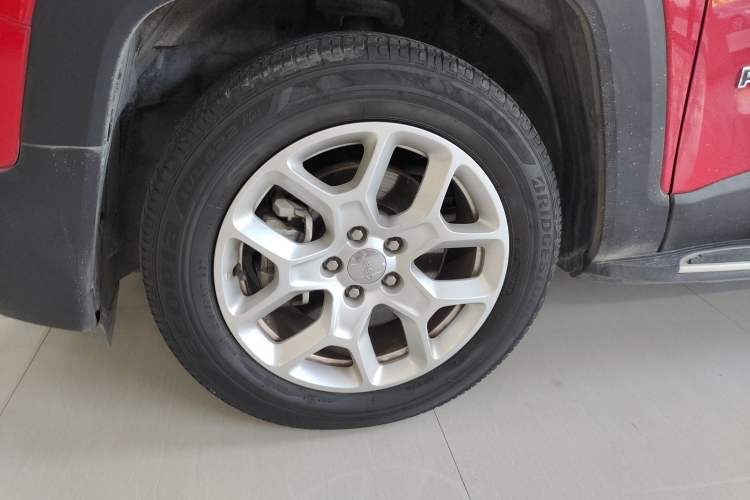 Used  Renegade 2018 Connected Large Screen Version 180T Automatic High-Energy Edition
