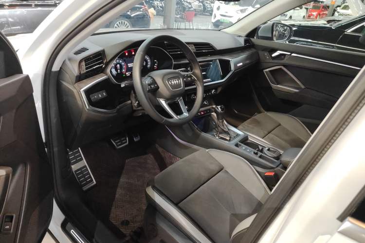 Used Audi Q3 2021 40 TFSI Fashion Dynamic Model
